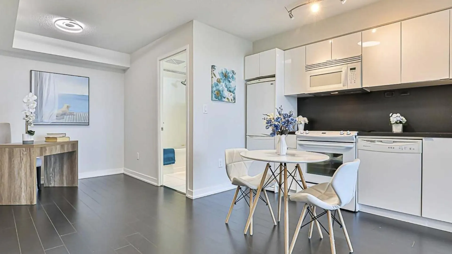 Apartment Central Downtown Toronto Condo