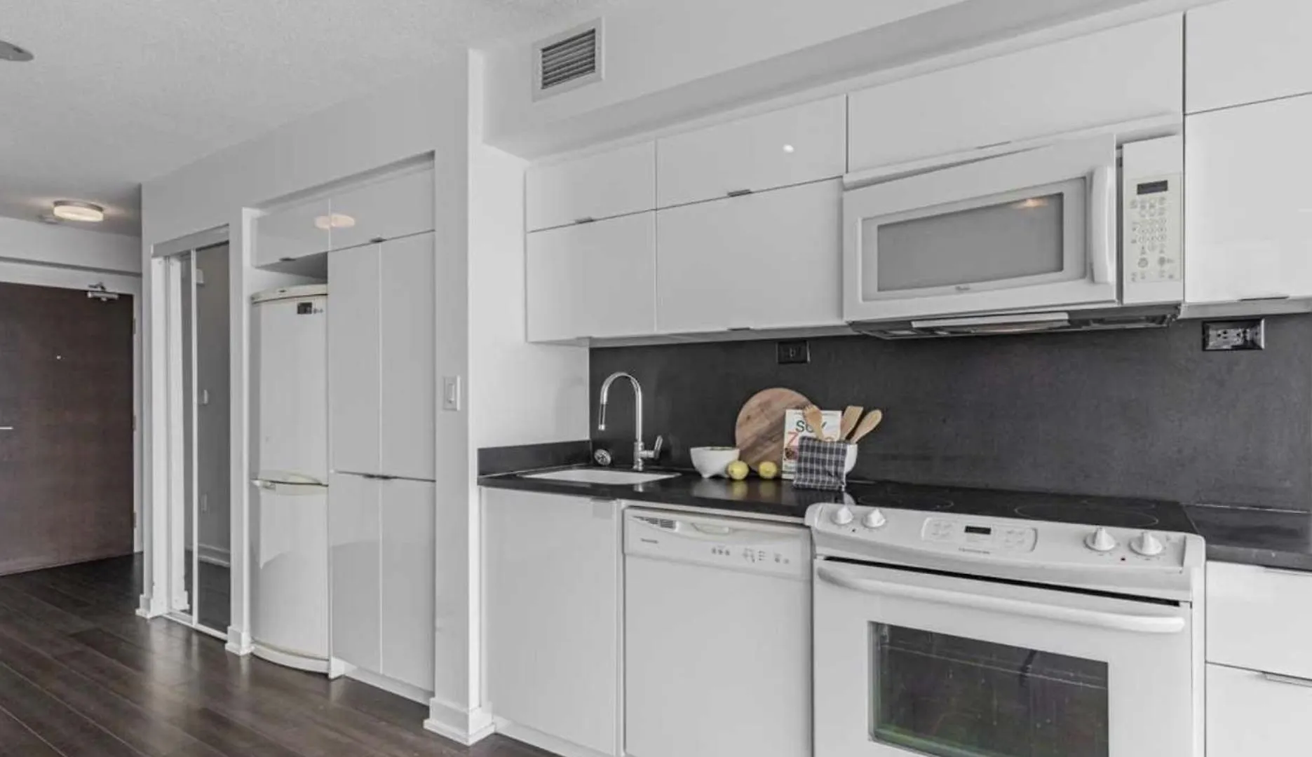 Apartment Central Downtown Toronto Condo Canada